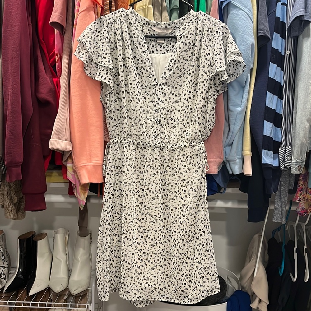 H&M Black and White Floral Dress // Drawstring Waist // Size Medium